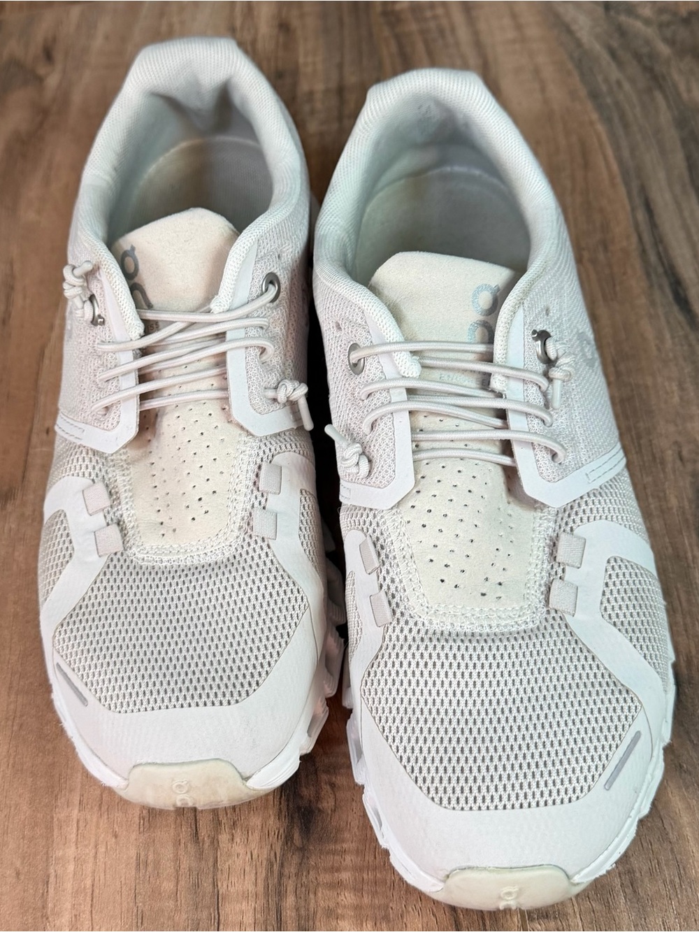 On Cloud Running white sneakers 7